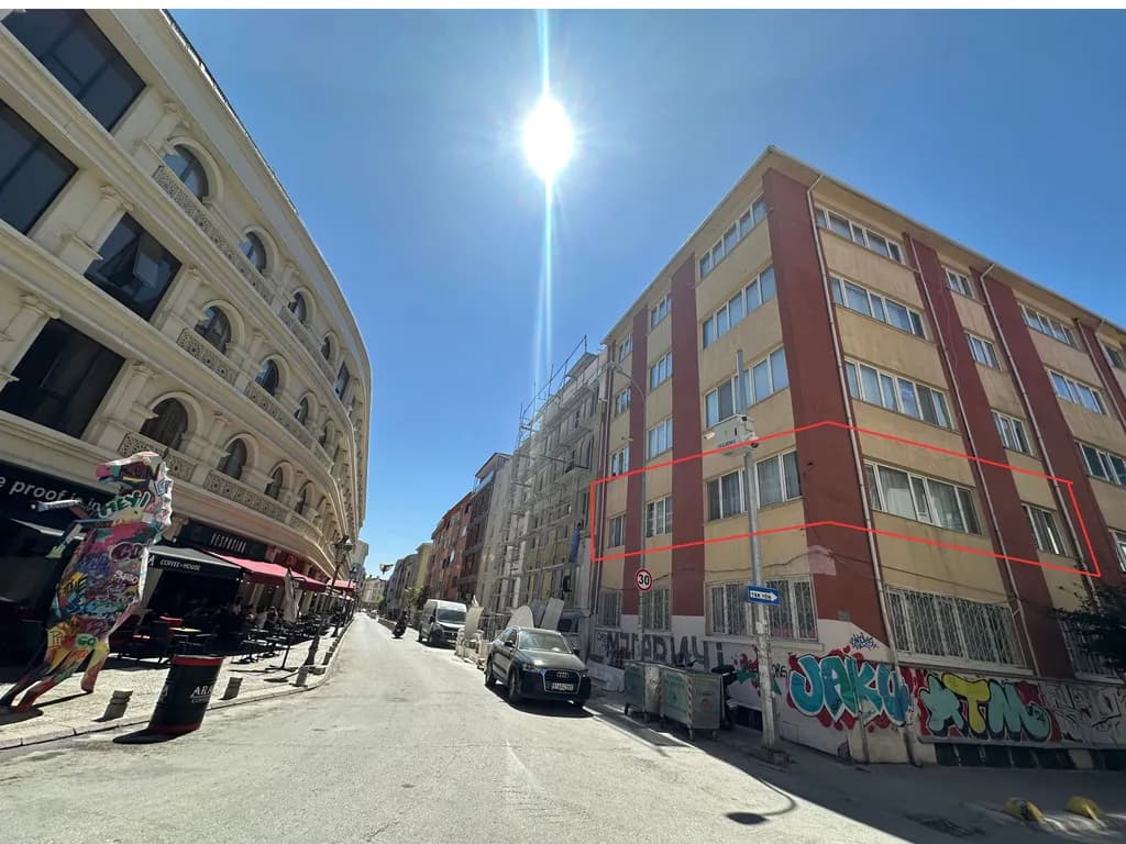 BALKAN GÜNDÜZ'DEN COLLESİUMUN KARŞISINDA SATILIK 3+1 DAİRE 